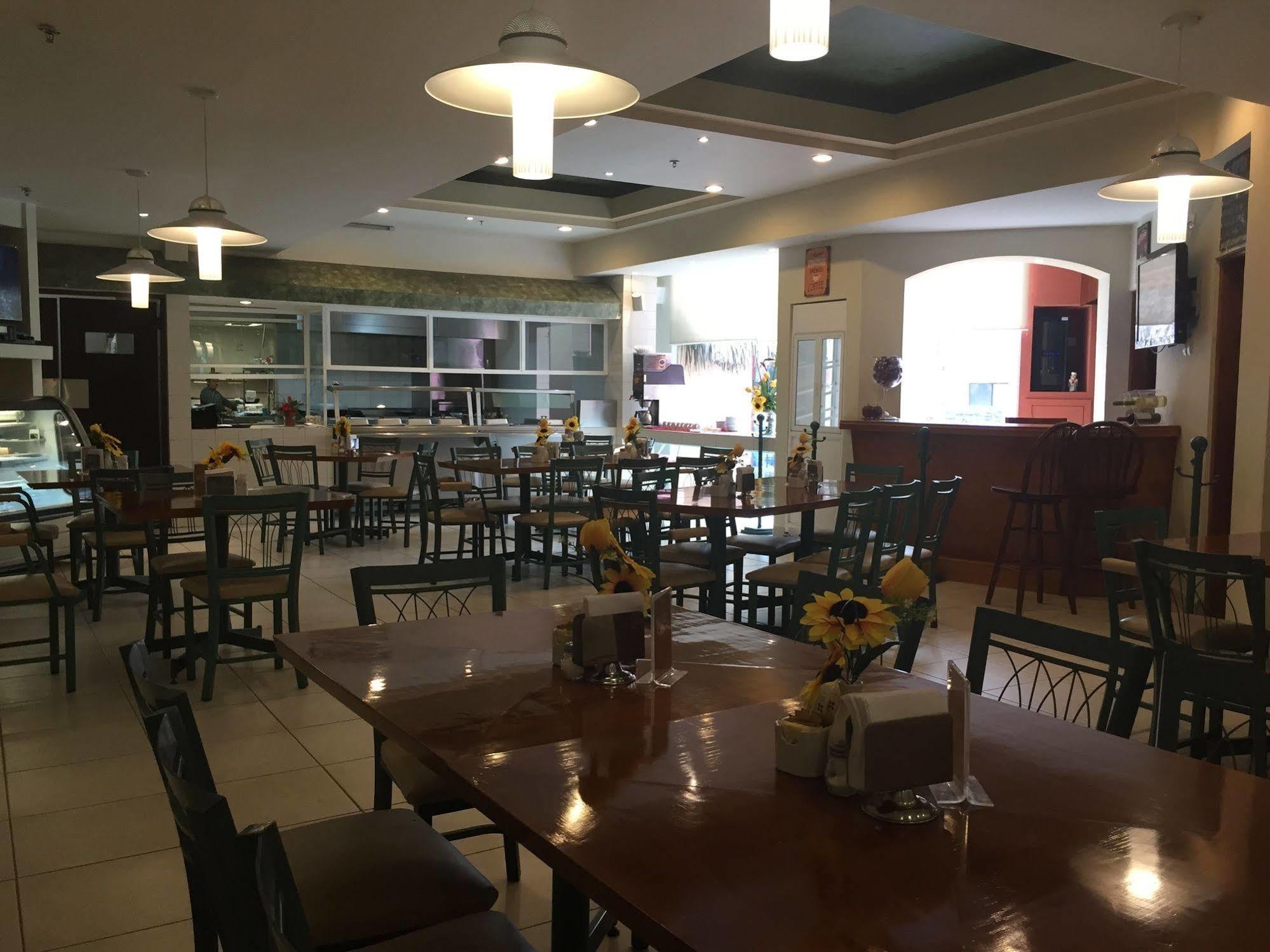 Best Western Bazarell Inn Montemorelos Exterior foto